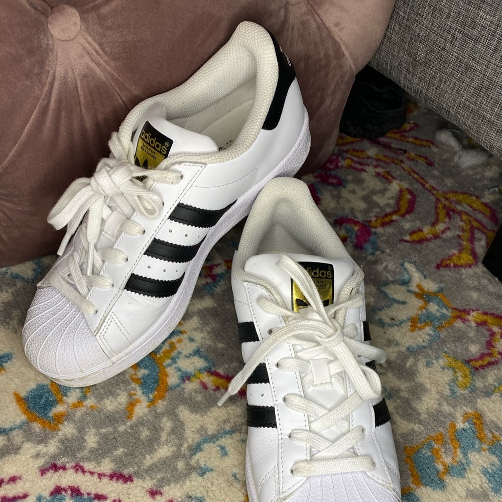 Adidas superstars NWOT